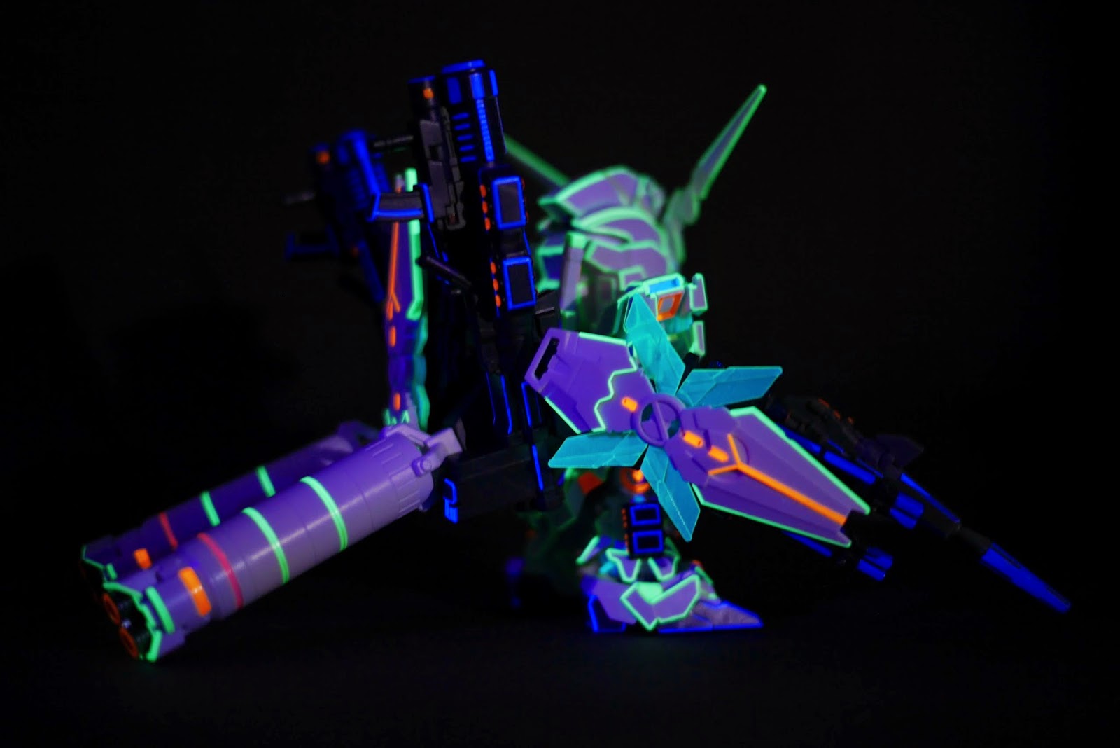 SD Full Armor Unicorn Gundam + Neon Markers Custom Build Gundam Kits