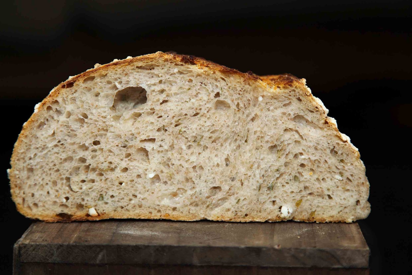 bernd&amp;#39;s bakery: Feta-Thymian Brot / Feta-Thyme Sourdough