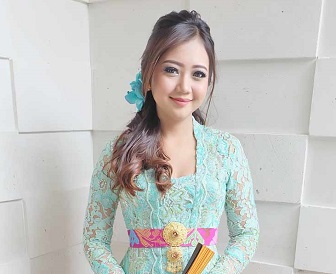 Model Kebaya Bali Modern Terbaru Untuk Ke Pura