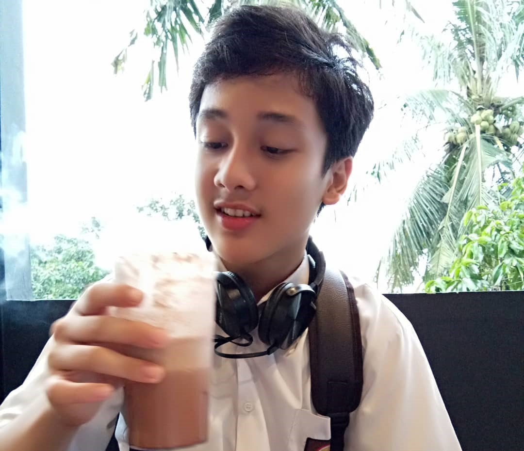 Johfi Syazeli pemeran Faiz (Fais) Johfi Syazeli pemeran Faiz (Fais)