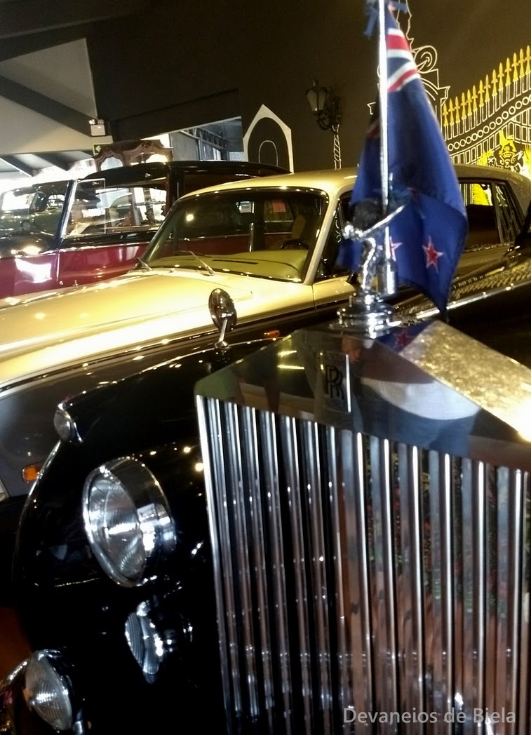 Bar temático todo feito com detalhes de carros, desde assentos, portas e  tudo mais. - Picture of Curitiba Antique Car - Tripadvisor