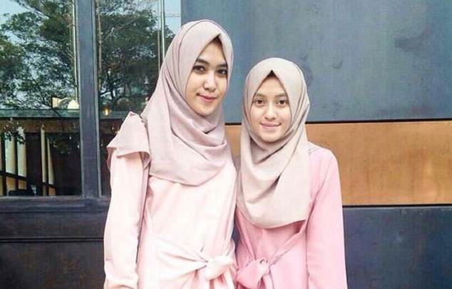 Lima Hijaber Cantik Muda Berpenghasilan Miliaran Rupiah di Indonesia Lima Hijaber Cantik Muda Berpenghasilan Miliaran Rupiah di Indonesia