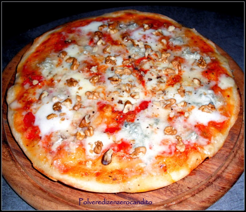 pizza  gorgo e noci  (con lievito madre)