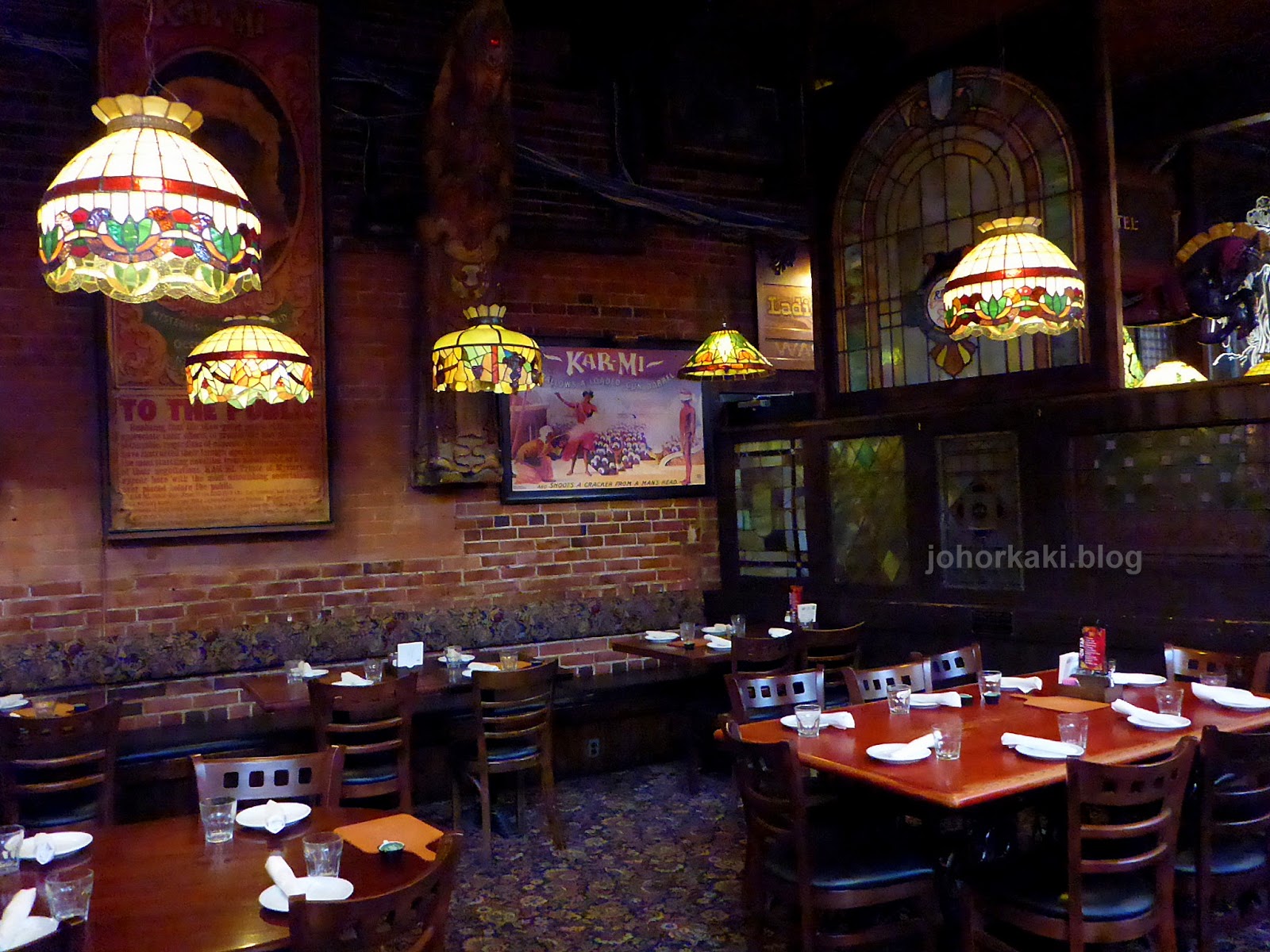 Fun Dining at The Old Spaghetti Factory, The Esplanade, Toronto Tony