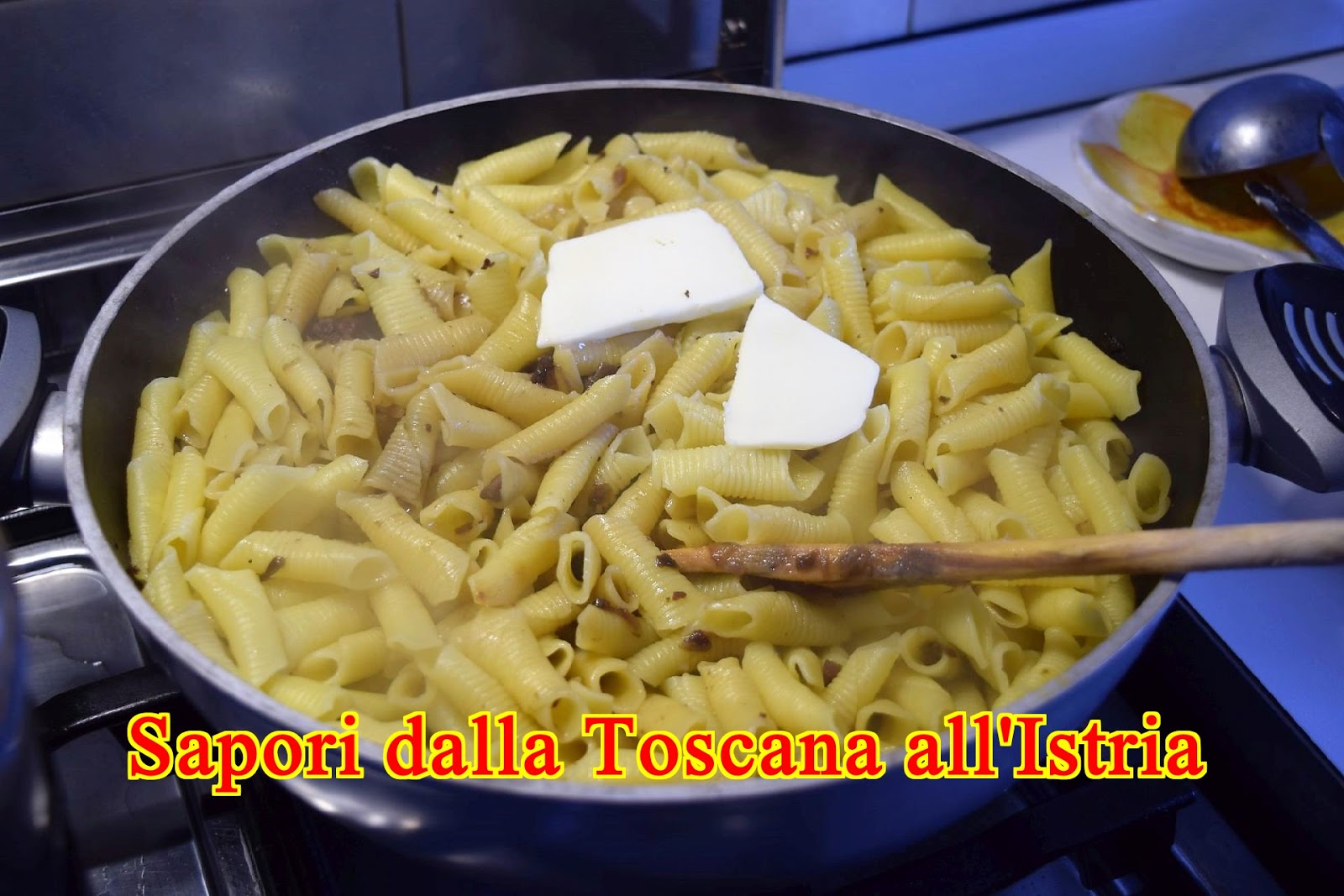 Sapori dalla Toscana all'Istria Garganelli radicchio e speck