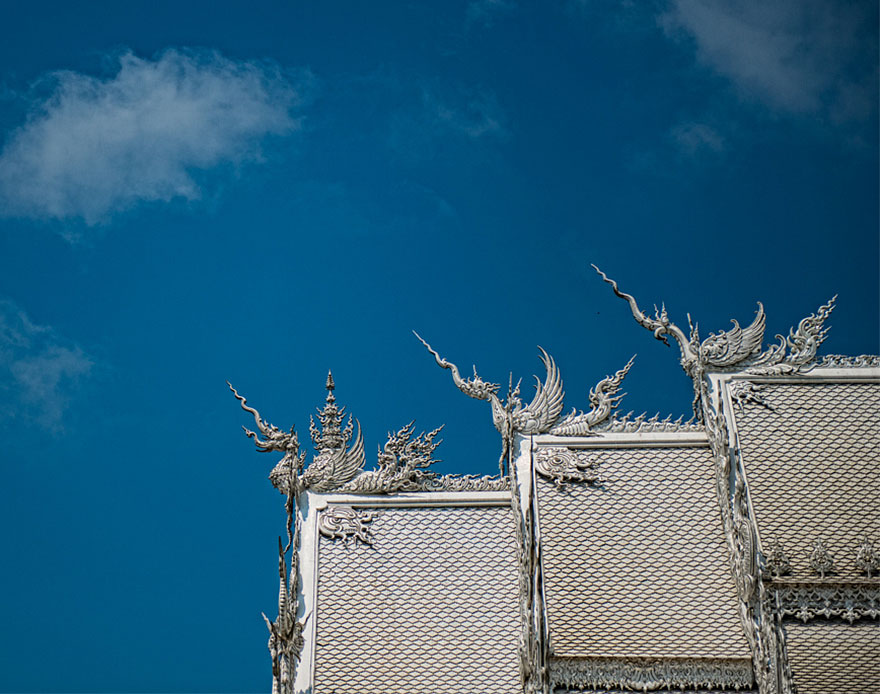 Thailands White Temple Looks Like It Came Down From Heaven