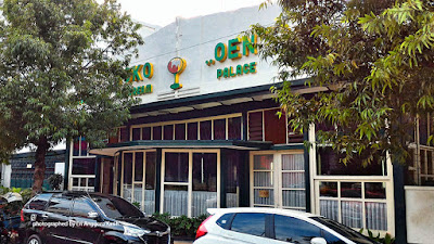 Eskrim di Toko Oen sebagai salah satu kuliner legendaris Malang di dekat alun-alun. Eskrim di Toko Oen sebagai salah satu kuliner legendaris Malang di dekat alun-alun.