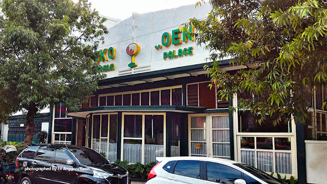 Eskrim di Toko Oen sebagai salah satu kuliner legendaris Malang di dekat alun-alun. Eskrim di Toko Oen sebagai salah satu kuliner legendaris Malang di dekat alun-alun.