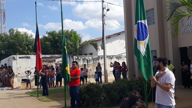 Hasteamento das bandeiras e apresentação de bandas marciais, celebra o dia da Independência em Riacho dos Cavalos