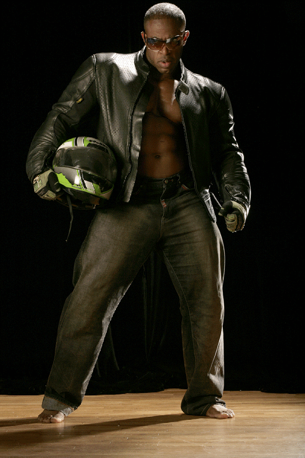 BodyMuscle069: Rodney St Cloud (Al Desnudo)