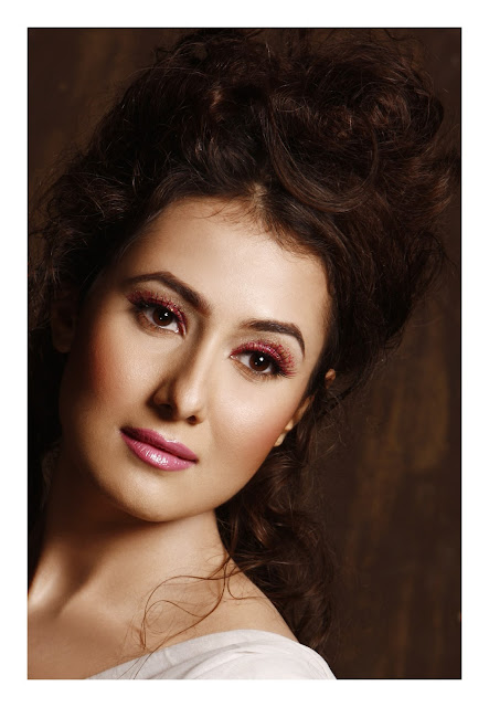 Iranian Actress Sareh Far Resembles Bollywood Legend Madhubala ! Iranian Actress Sareh Far Resembles Bollywood Legend Madhubala !