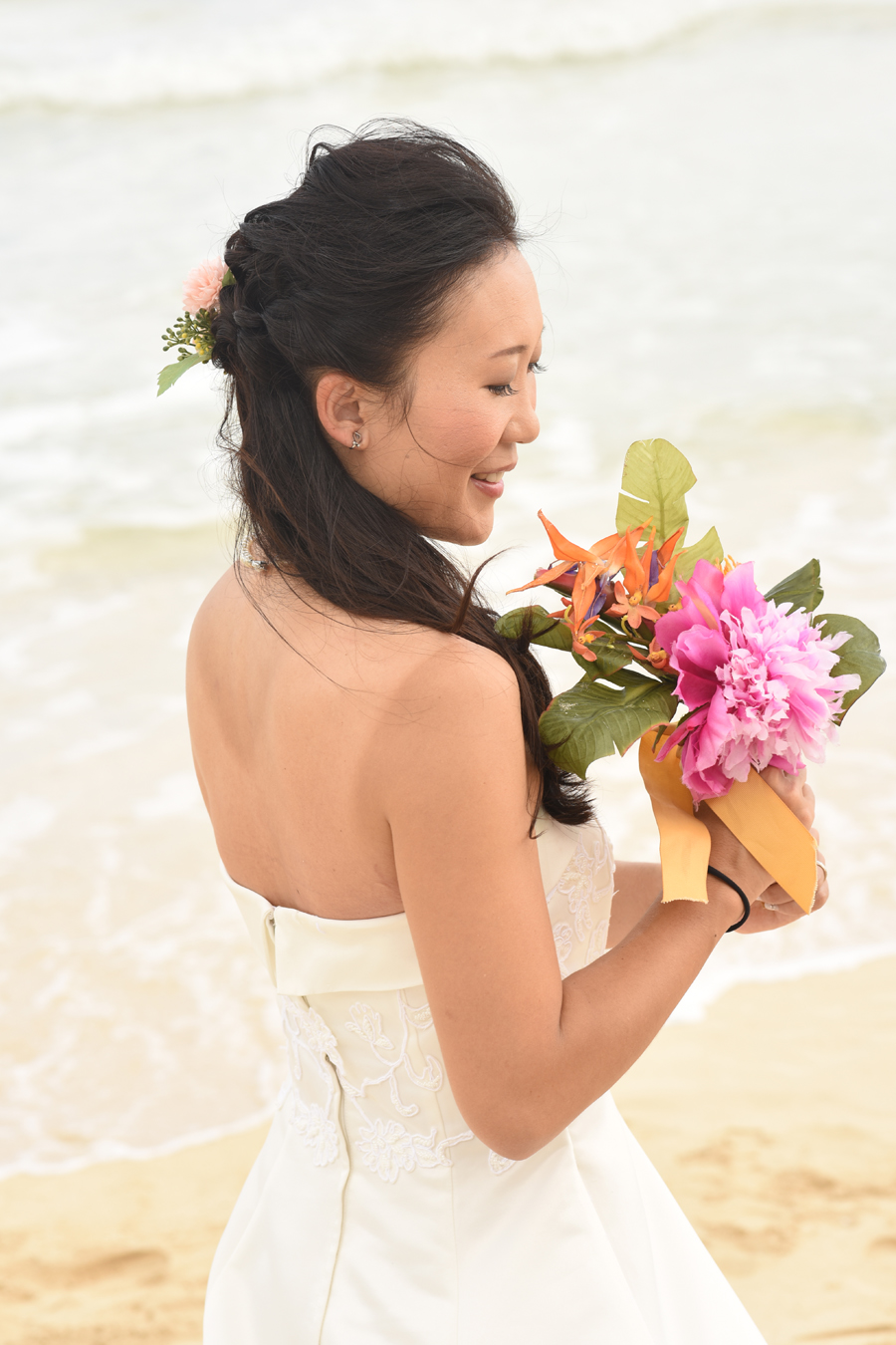 Brides of Hawaii Tomomi in East Oahu