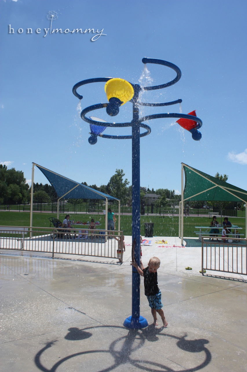 Honey Mommy Summer at the Splash Pad