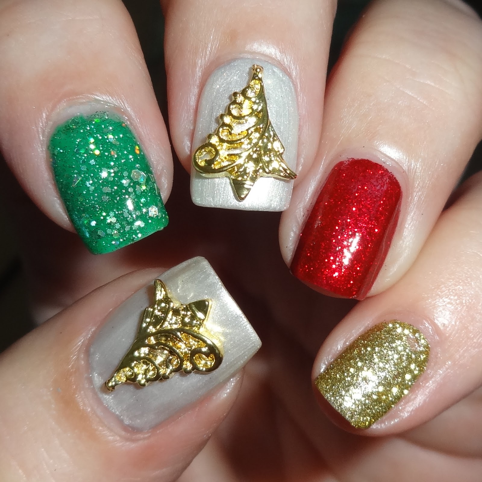 gold holiday nails