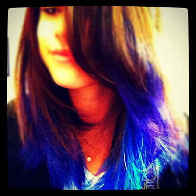 selena se pintó el pelo de azul nuevo look 2012