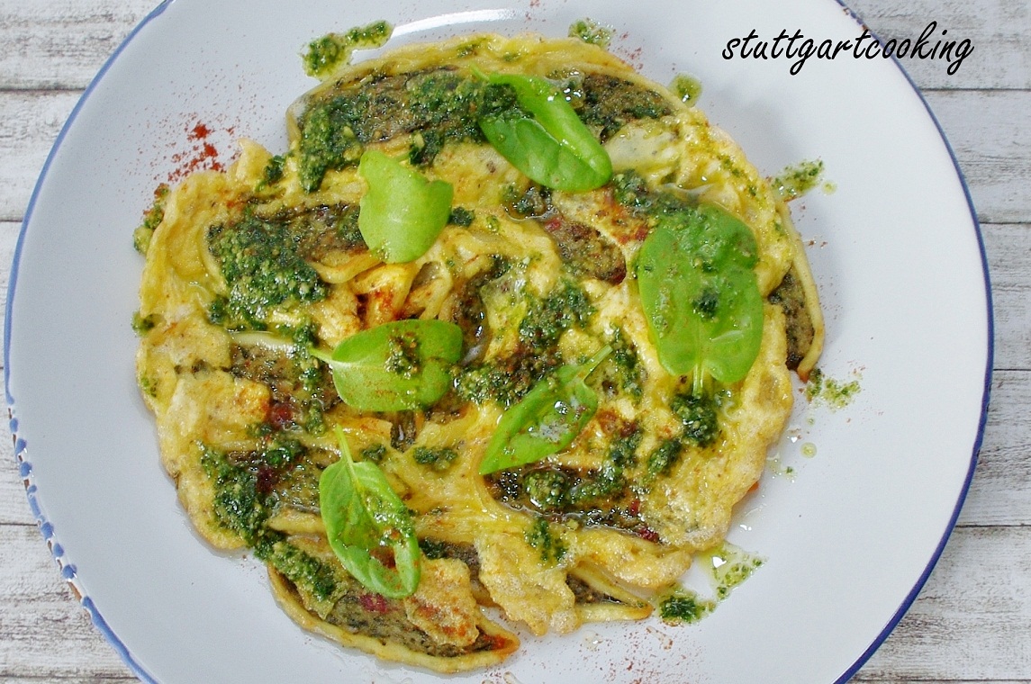 stuttgartcooking: Maultaschen geröstet mit Ei, Bärlauch-Pesto und ...