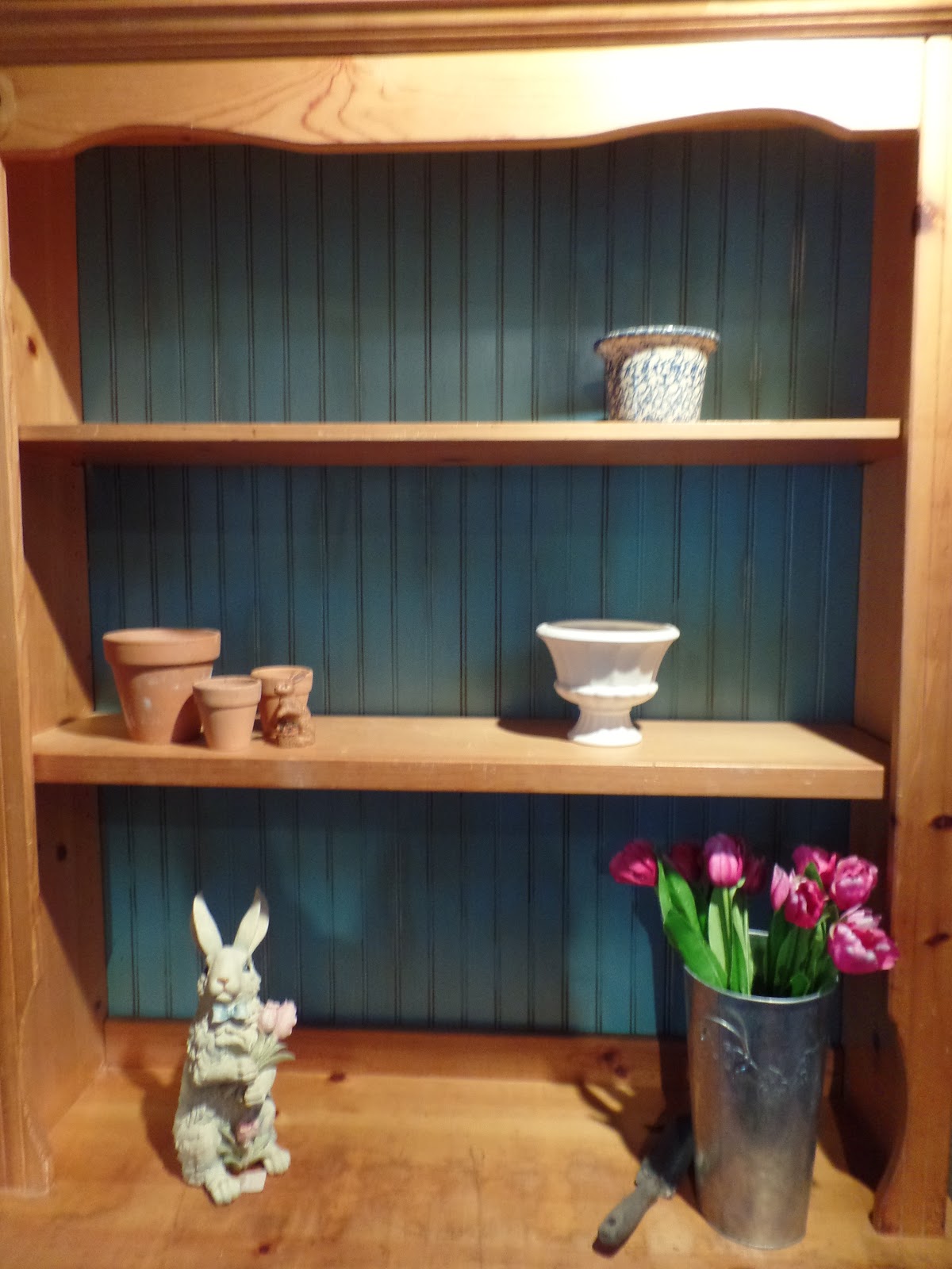 Log Cabin Antiques & Gifts Pine hutch