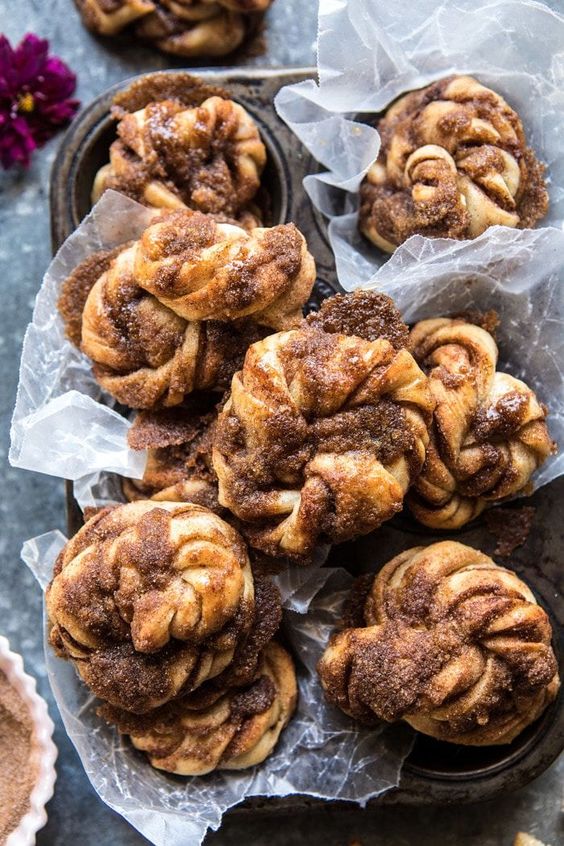 Easiest Cinnamon Crunch Knots The Country Cook Easy Recipes