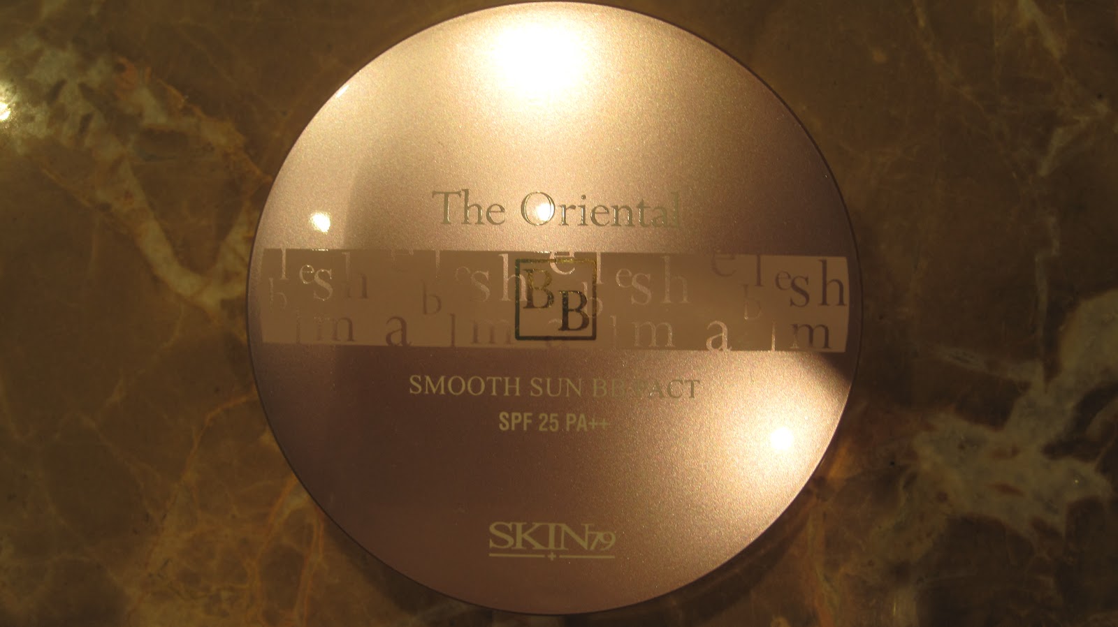 L'aura: The Oriental Smooth Sun BB Pact de Skin79
