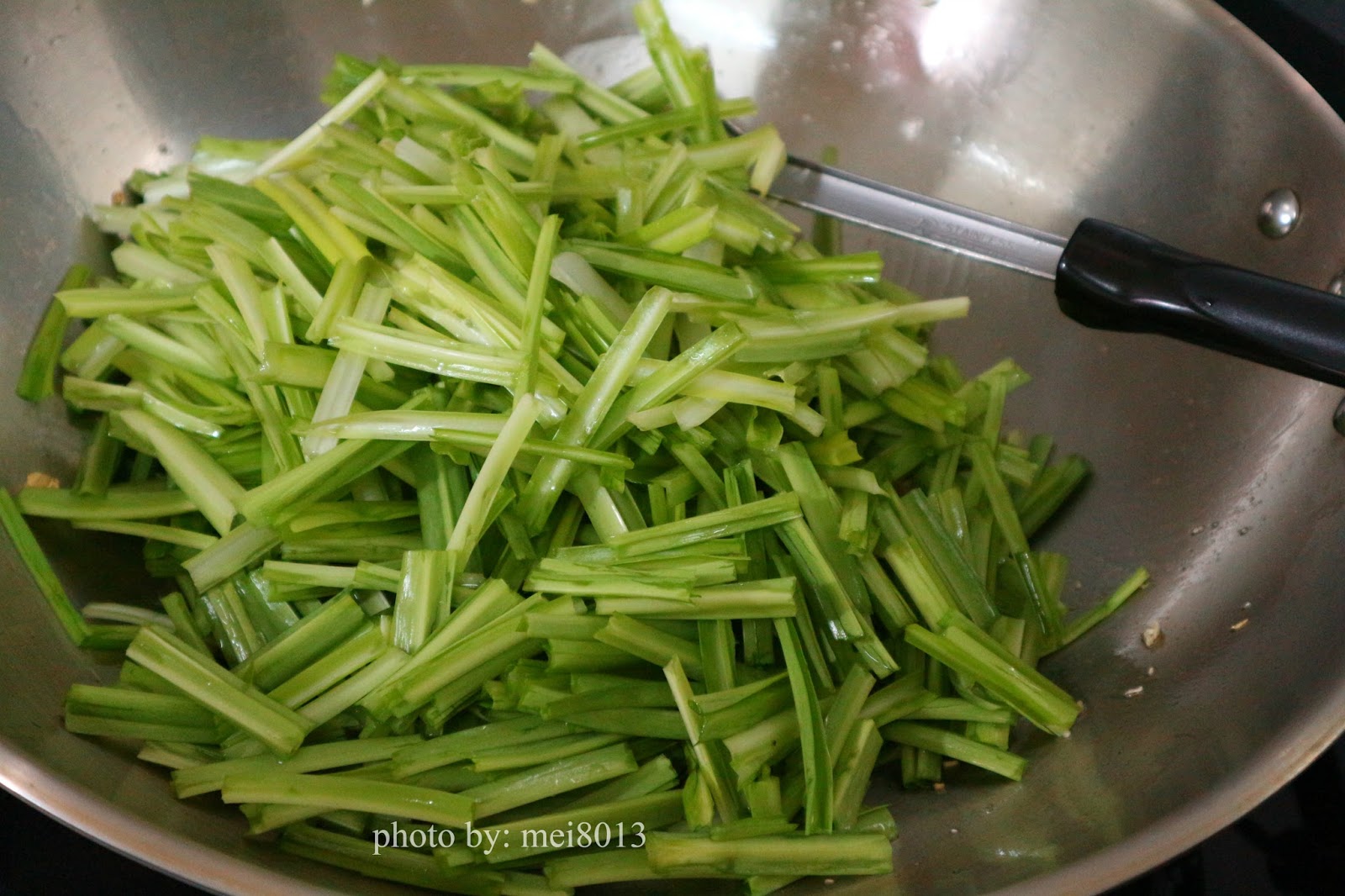 美味 。生活 小馆 《 青龙菜炒虾仁 / Stir Fry Green Dragon Vegetables with Prawns