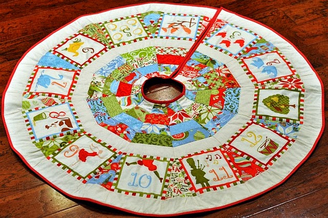 Quilted Christmas Tree Skirt Tutorials I Want to Try  Behind