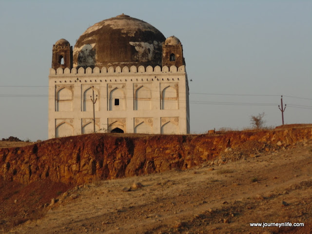 Chor Gumbad, Gulbarga - A Tomb with four miniature tombs on the rooftop