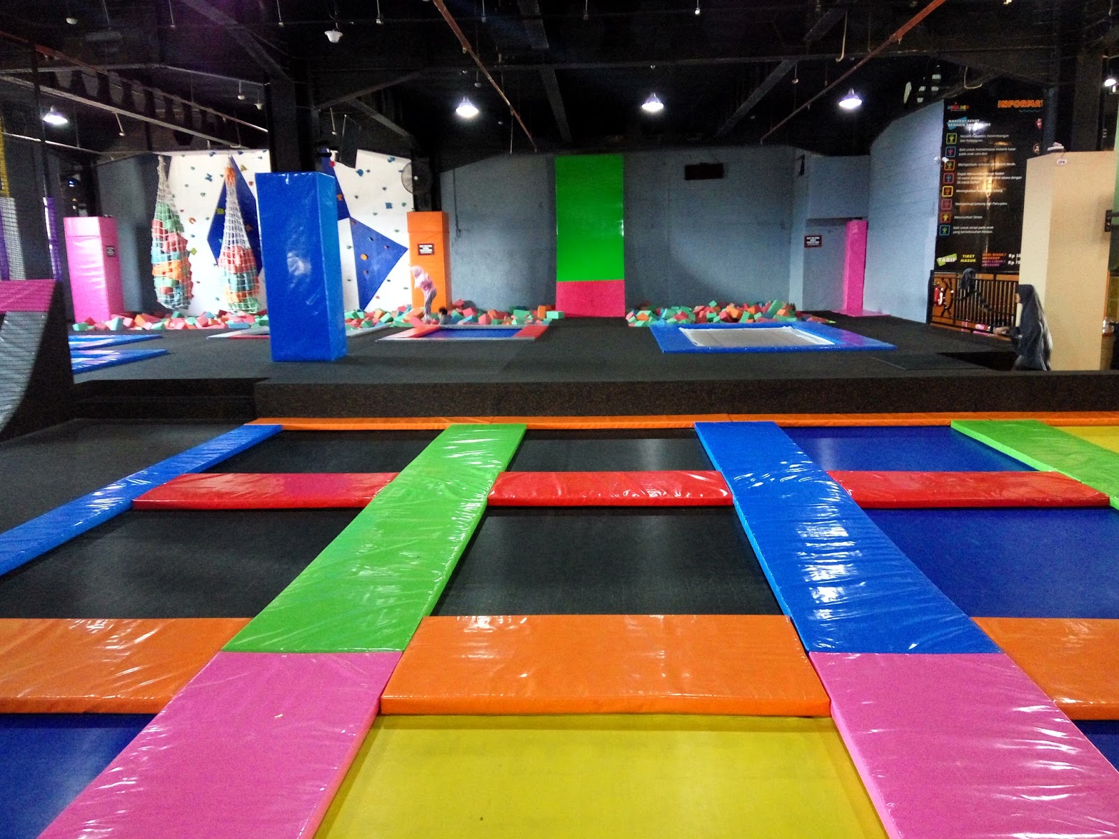BOULDER TRAMPOLINE OFFICIAL Trampolin Park