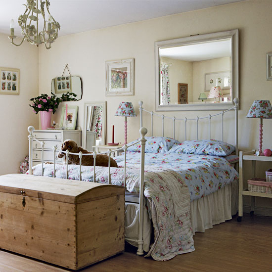 Country Bedroom Decorating