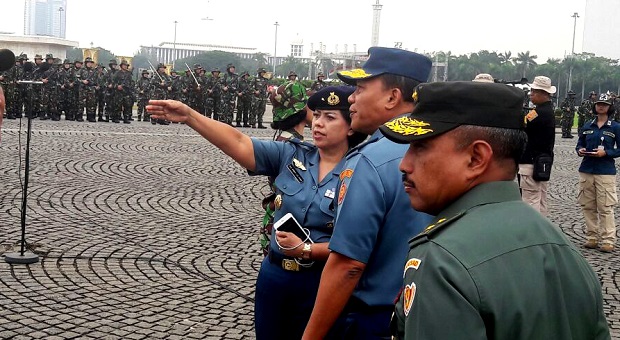 Kasum TNI Tinjau Gladi Apel Bersama Wanita TNI dan Polwan