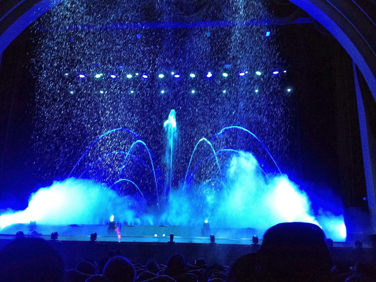 Céss à Paname SPECTACLE Le Grand Rex avec la Féerie des Eaux et le Disney de Noël