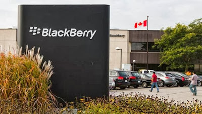 Acciones de BlackBerry se hunden por incertidumbre sobre oferta de Fairfax Los títulos de la compañía cerraron en 8 dólares, una caída de 6% respecto a su valor previo | Reuters.- Las acciones de BlackBerry Ltd cayeron un 6% este miércoles por las crecientes dudas sobre las posibilidades de éxito de la oferta de Fairfax Financial Holdings Ltd para adquirir al fabricante de teléfonos inteligentes en 4.700 millones de dólares. Las acciones de BlackBerry cerraron en 8 dólares en el Nasdaq, bajo el precio de la oferta de 9 dólares por acción . BlackBerry y Fairfax, su mayor accionista con una participación cercana al 10%, anunciaron el lunes planes para crear
