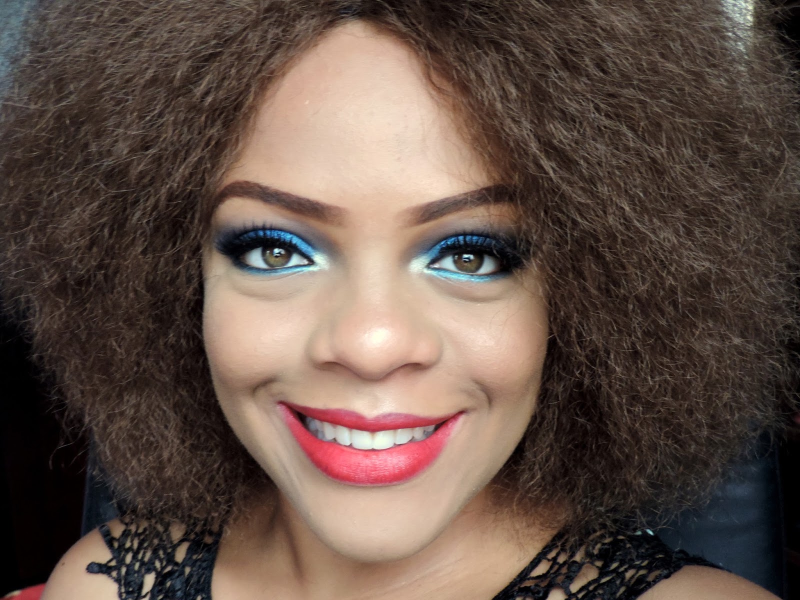 HOW TO WEAR BLUE EYESHADOW THE RIGHT WAY + I JOINED YOUTUBE!!! - The