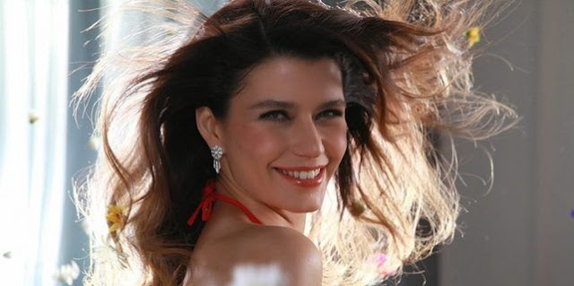 BerenSaat is on Netflix’s series! BerenSaat is on Netflix’s series!