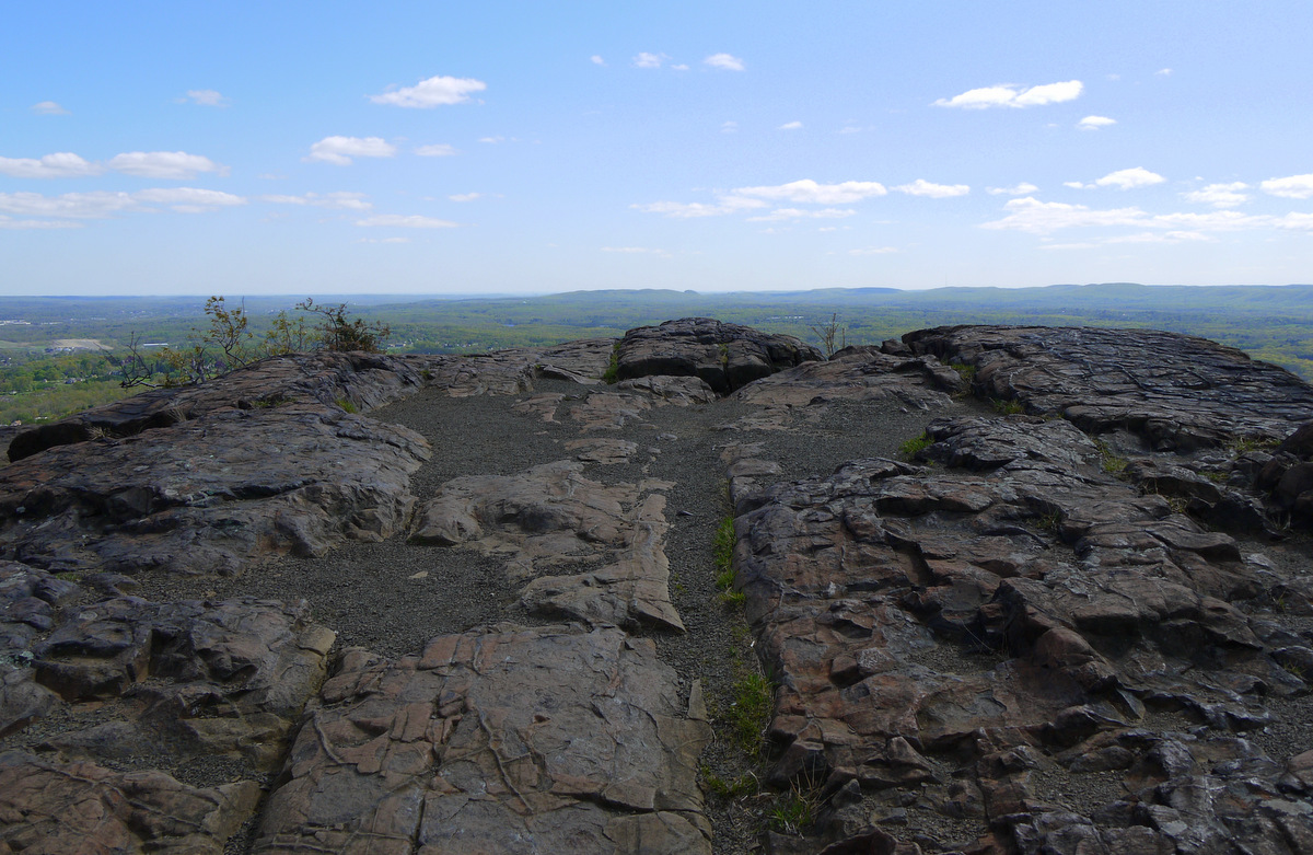 Along the NETCohos West Peak, Meriden
