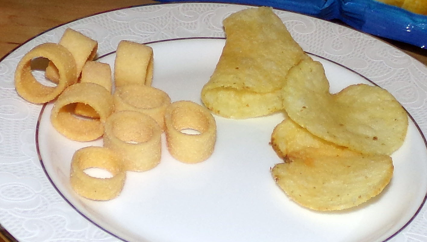 Japanese Snack Reviews Poteko Cherry Blossom Salt Potato Rings and Calbee Sea Salt Hard Chips