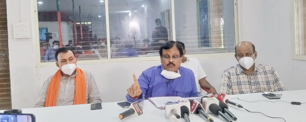 वोकल फार लोकल एंड मेक इट ग्लोबल का अभियान देश को हर क्षेत्र में आत्म निर्भर तथा स्थानीय उद्यमियों और व्यवसायों को सशक्त बनायेगा- सासद गुमानसिह डामोर Jhabua News- वोकल फार लोकल एंड मेक इट ग्लोबल का अभियान देश को हर क्षेत्र में आत्म निर्भर तथा स्थानीय उद्यमियों और व्यवसायों को सशक्त बनायेगा- सासद गुमानसिह डामोर