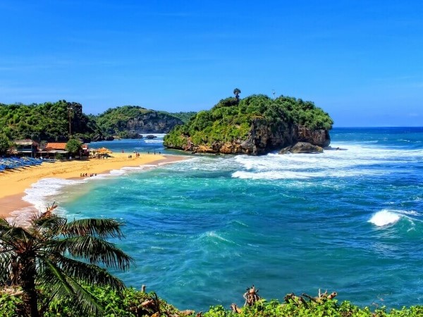 7 Most Beautifull Beaches In Jogjakarta That You Shouldn't Miss 7 Most Beautifull Beaches In Jogjakarta That You Shouldn't Miss
