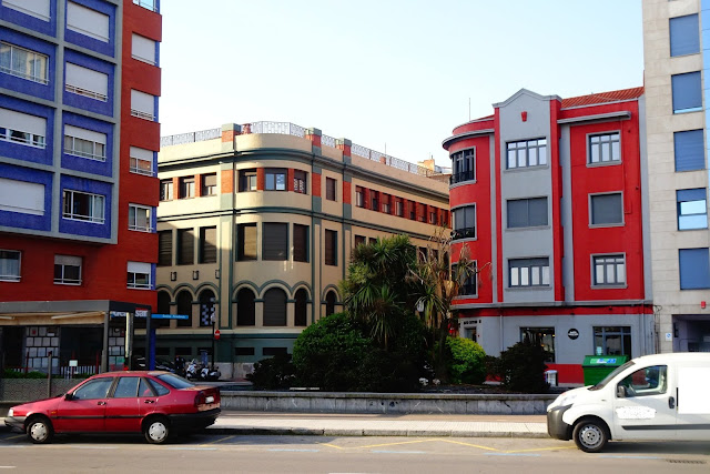 Xurde Morán: POR EL PASEO DEL MURO (GIJÓN/XIXÓN, ASTURIAS): DEL PUENTE