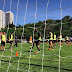 Com ausências, Bota volta a treinar com bola