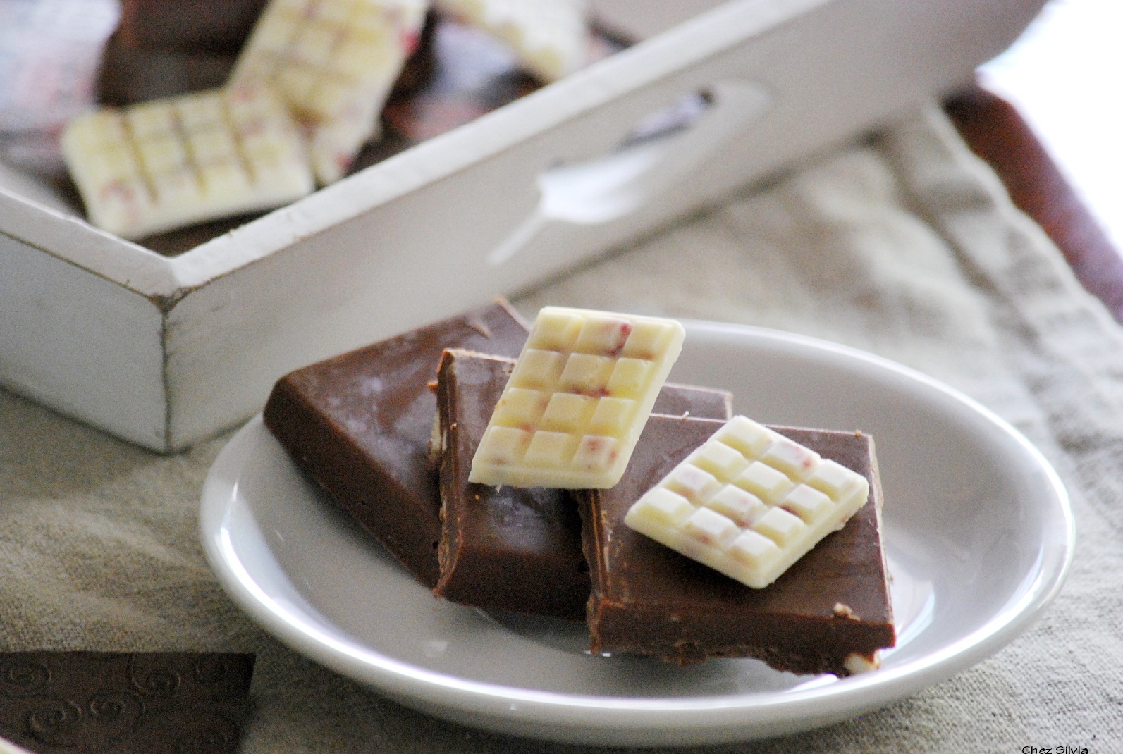 Chocolatinas chocolate blanco con frambuesas chocolate con leche y plátano — Chez Silvia