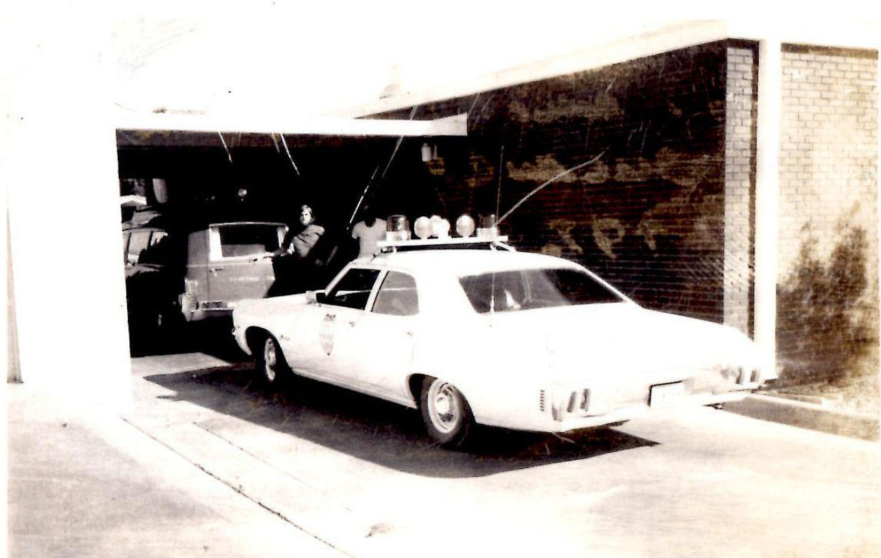 TV NEWS PHOTOGRAPHER In Black And White With One Eye Closed 12