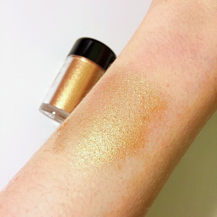 wet n wild Fantasy Makers coloricon Loose Pigment Gold swatch wet n wild Fantasy Makers coloricon Loose Pigment Gold swatch