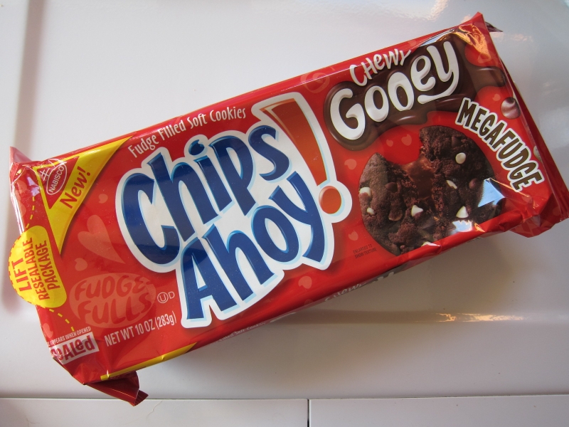 Review Nabisco Chips Ahoy! Chewy Gooey Megafudge