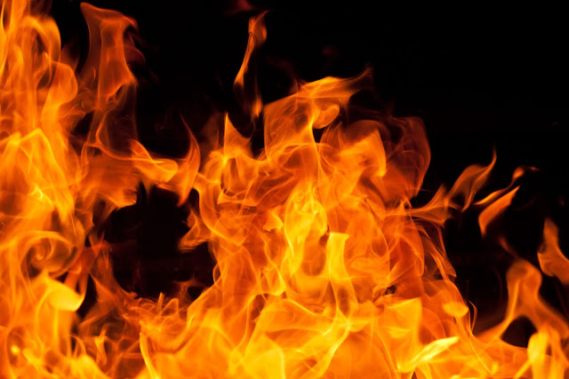 Breaking: Fire Razes Down JKUAT Mess And TuckShops Fire at JKUAT