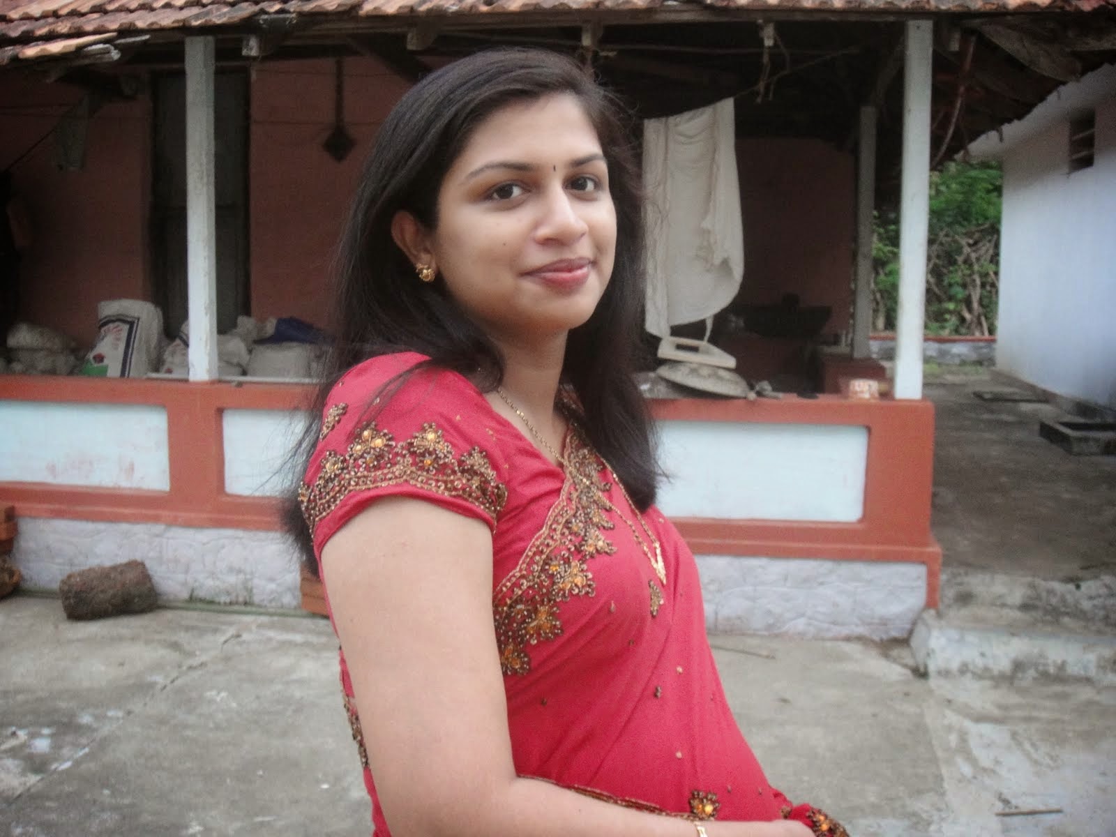 Beautiful Desi Sexy Girls Hot Videos Cute Pretty Photos: Indian Desi Local  Aunties In Saree HD New Pictures