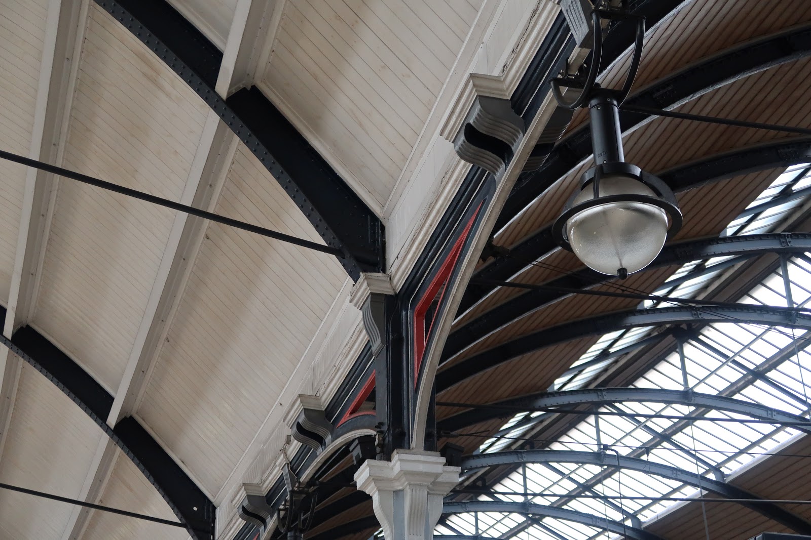 はしのたね 曲線の線形を持つトレインシェッドその１ ニューカッスル駅とヨーク駅