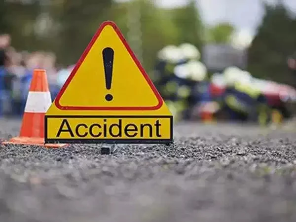 Women dead in road accident, Thalassery, News, Kerala, Death, Accidental Death, bike, Injured, hospital