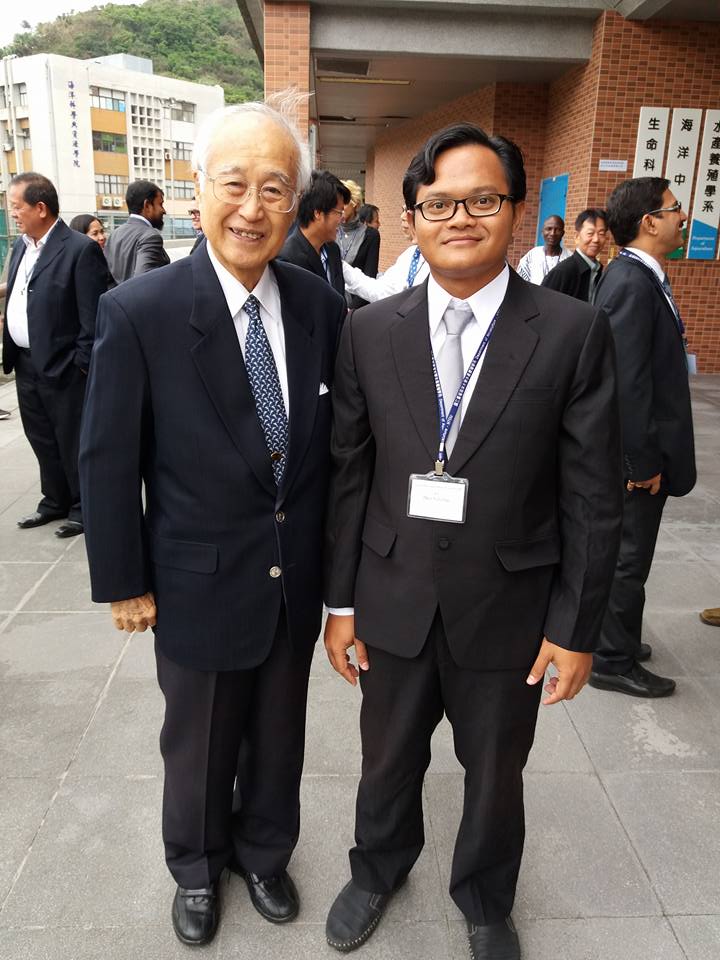 With the father of black tiger shrimp culture, I Chiu Liao