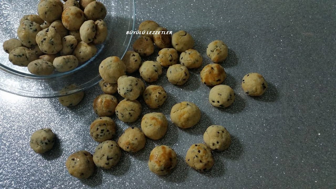 Çörek Otlu Misket Kurabiye Tarifi Çörek Otlu Misket Kurabiye Tarifi