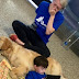 Elle voit son fils couché sur le chien, puis en regardant plus attentivement, elle fond en larmes!